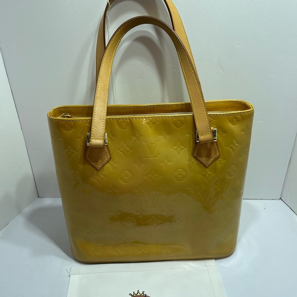 Louis Vuitton Houston in Vernis Yellow comes with dust bag. - Picture 3 of 11